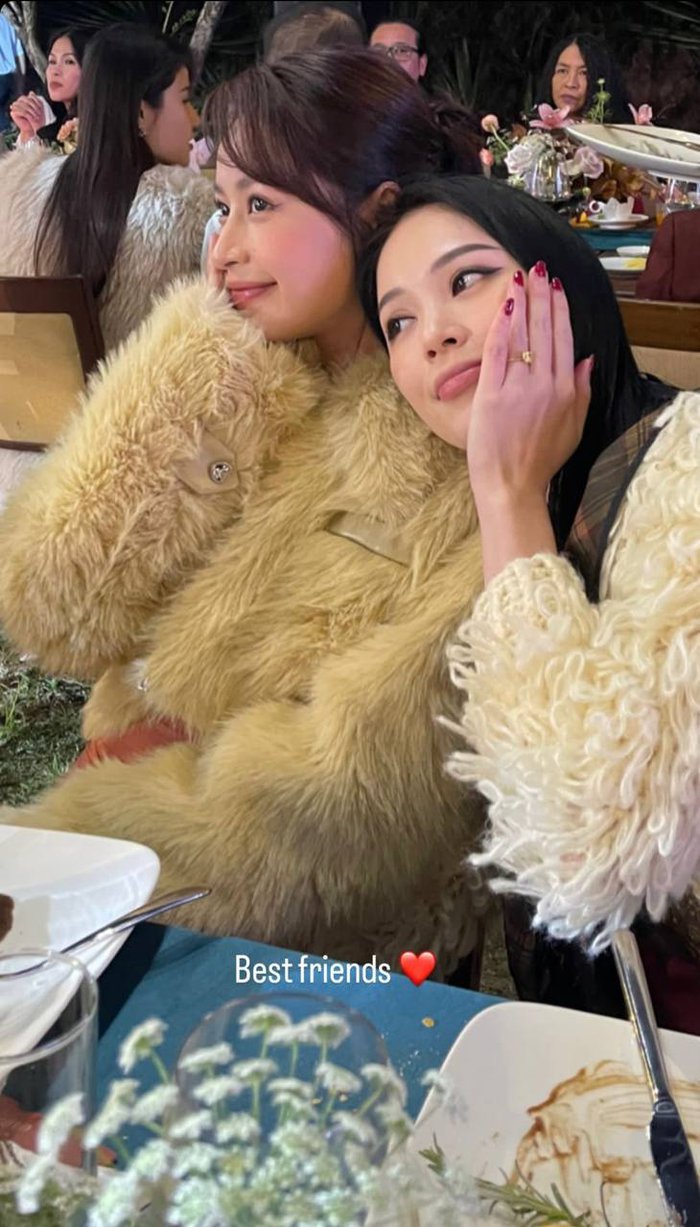 Đại mỹ nhân và dâu hào môn nức tiếng giống nhau đến lạ ngày đầu năm- Ảnh 2. Đại mỹ nhân và dâu hào môn nức tiếng giống nhau đến lạ ngày đầu năm- Ảnh 2.