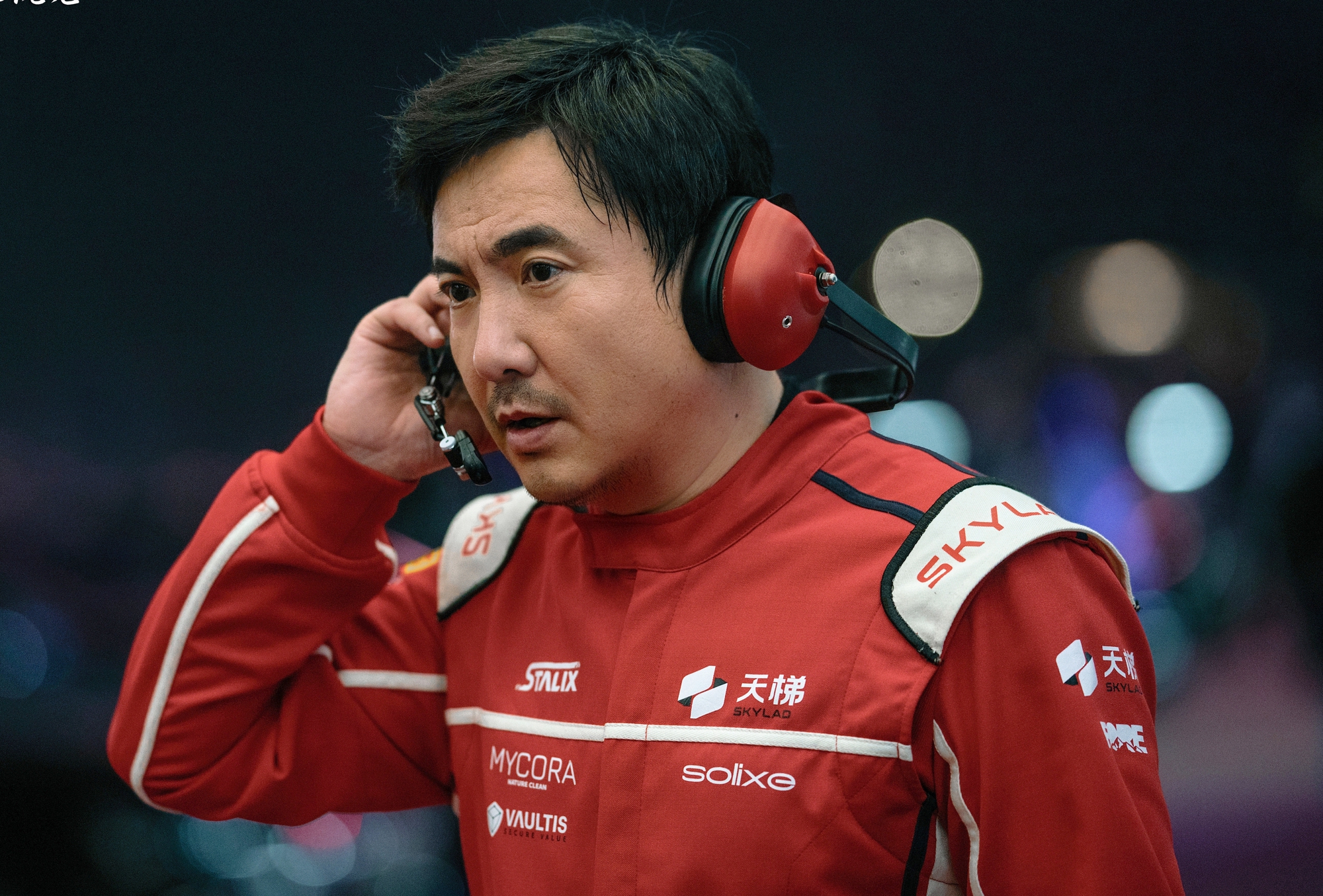 Phim Tết mới chiếu 5 ng&agrave;y đ&atilde; kiếm 8.000 tỷ: Nam ch&iacute;nh nh&igrave;n mặt đ&atilde; thấy buồn cười, ai muốn may mắn nhất định phải xem- Ảnh 5.