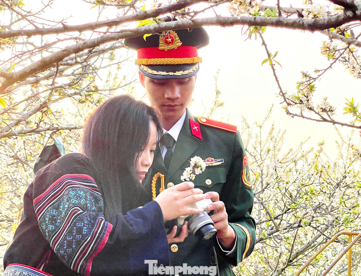 Kiếm bộn tiền nhờ dịch vụ &ldquo;sống ảo&rdquo; ăn theo m&ugrave;a hoa Mộc Ch&acirc;u- Ảnh 18.