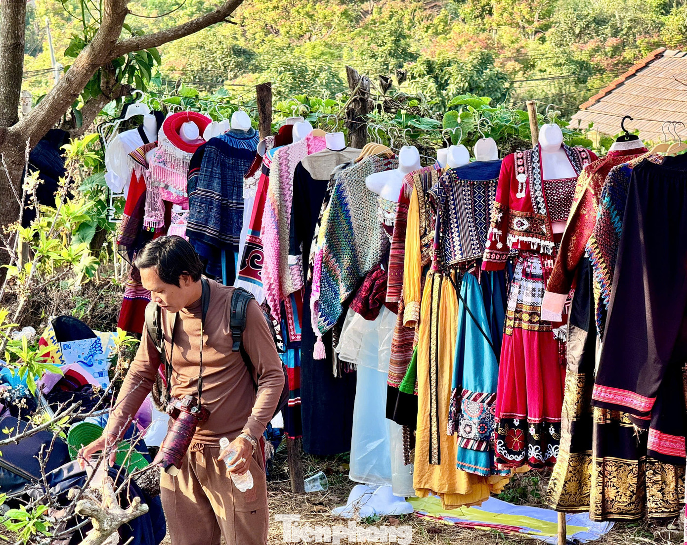 Kiếm bộn tiền nhờ dịch vụ &ldquo;sống ảo&rdquo; ăn theo m&ugrave;a hoa Mộc Ch&acirc;u- Ảnh 8.