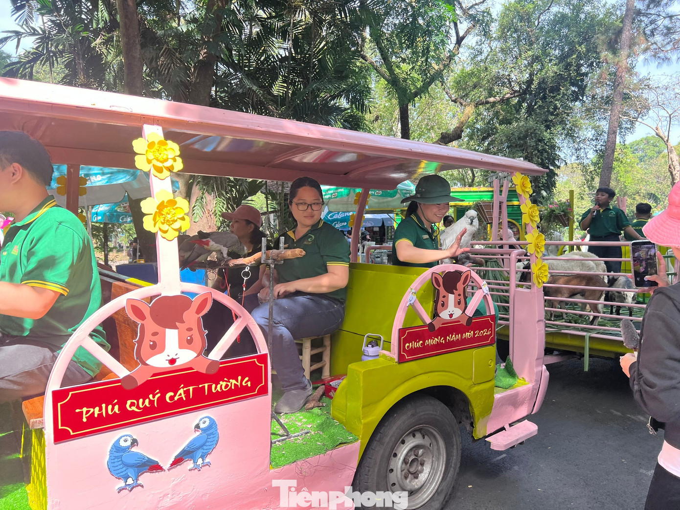 Thảo Cầm Vi&ecirc;n S&agrave;i G&ograve;n chật k&iacute;n người du xu&acirc;n- Ảnh 16.