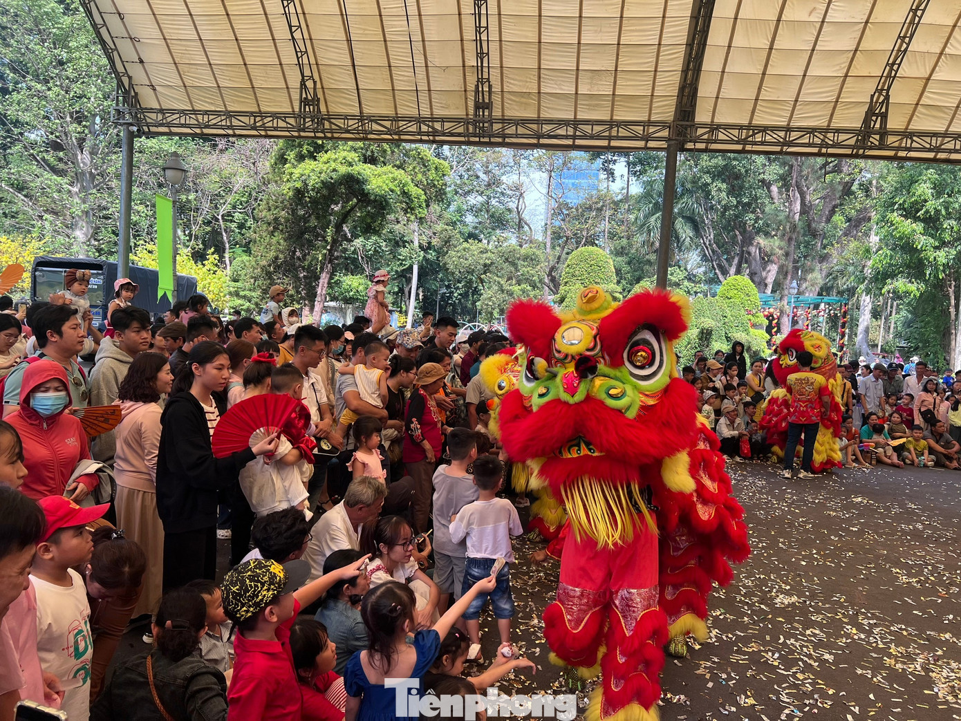 Thảo Cầm Vi&ecirc;n S&agrave;i G&ograve;n chật k&iacute;n người du xu&acirc;n- Ảnh 17.