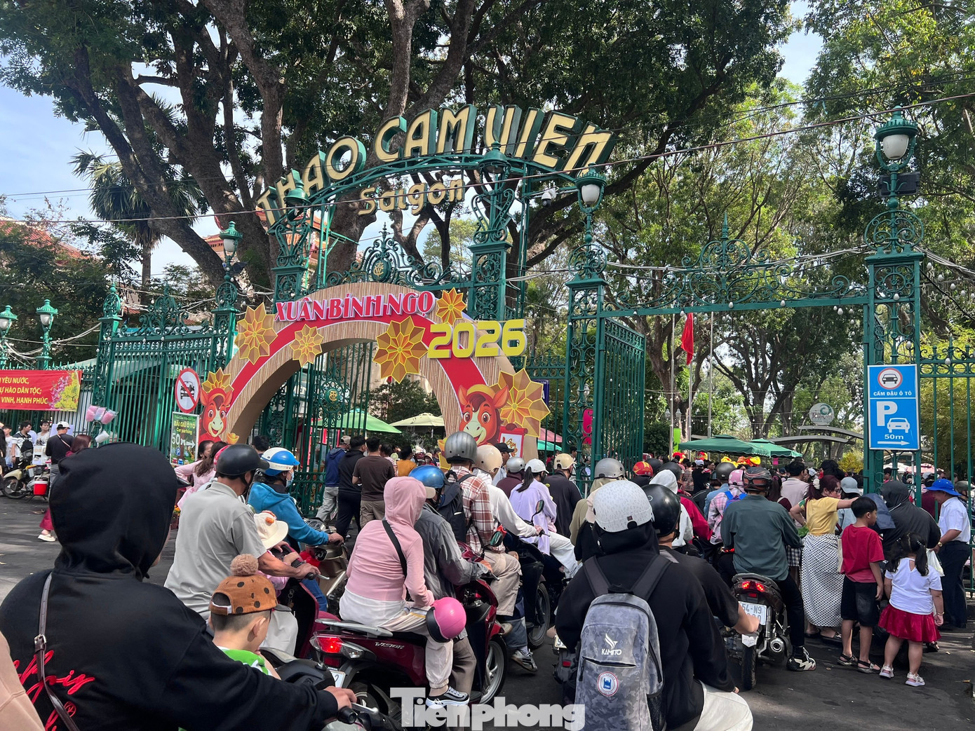Thảo Cầm Vi&ecirc;n S&agrave;i G&ograve;n chật k&iacute;n người du xu&acirc;n- Ảnh 1.
