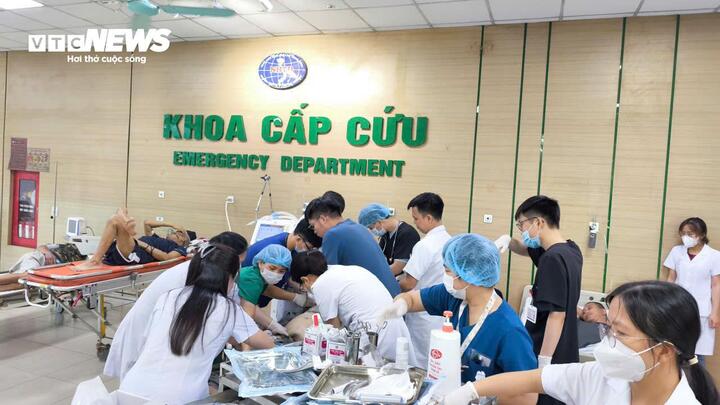 Bữa cơm tất ni&ecirc;n nguội lạnh v&agrave; những b&aacute;c sĩ kh&ocirc;ng nhớ nổi m&ugrave;ng mấy Tết- Ảnh 1.