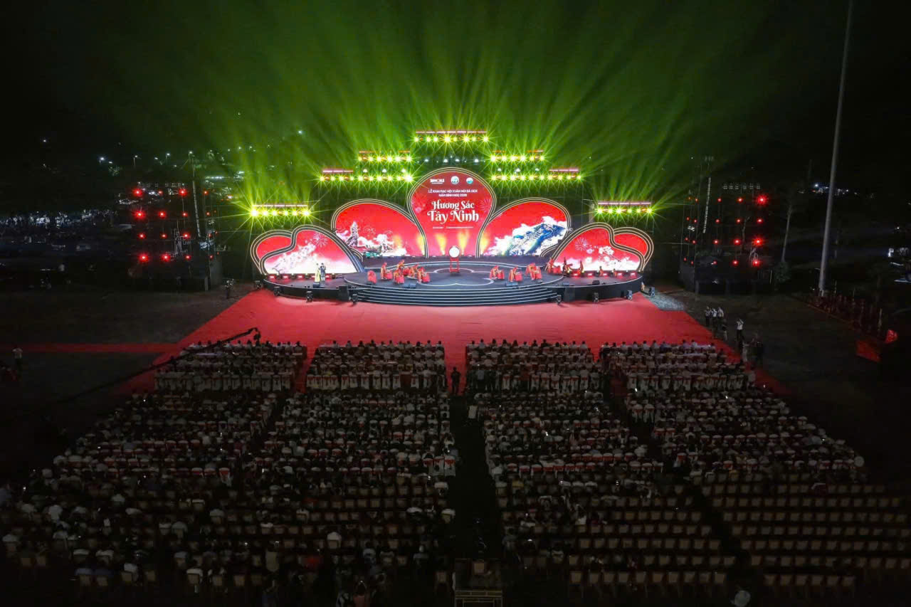 300.000 người đổ về Hội Xu&acirc;n n&uacute;i B&agrave; Đen năm 2026- Ảnh 13.