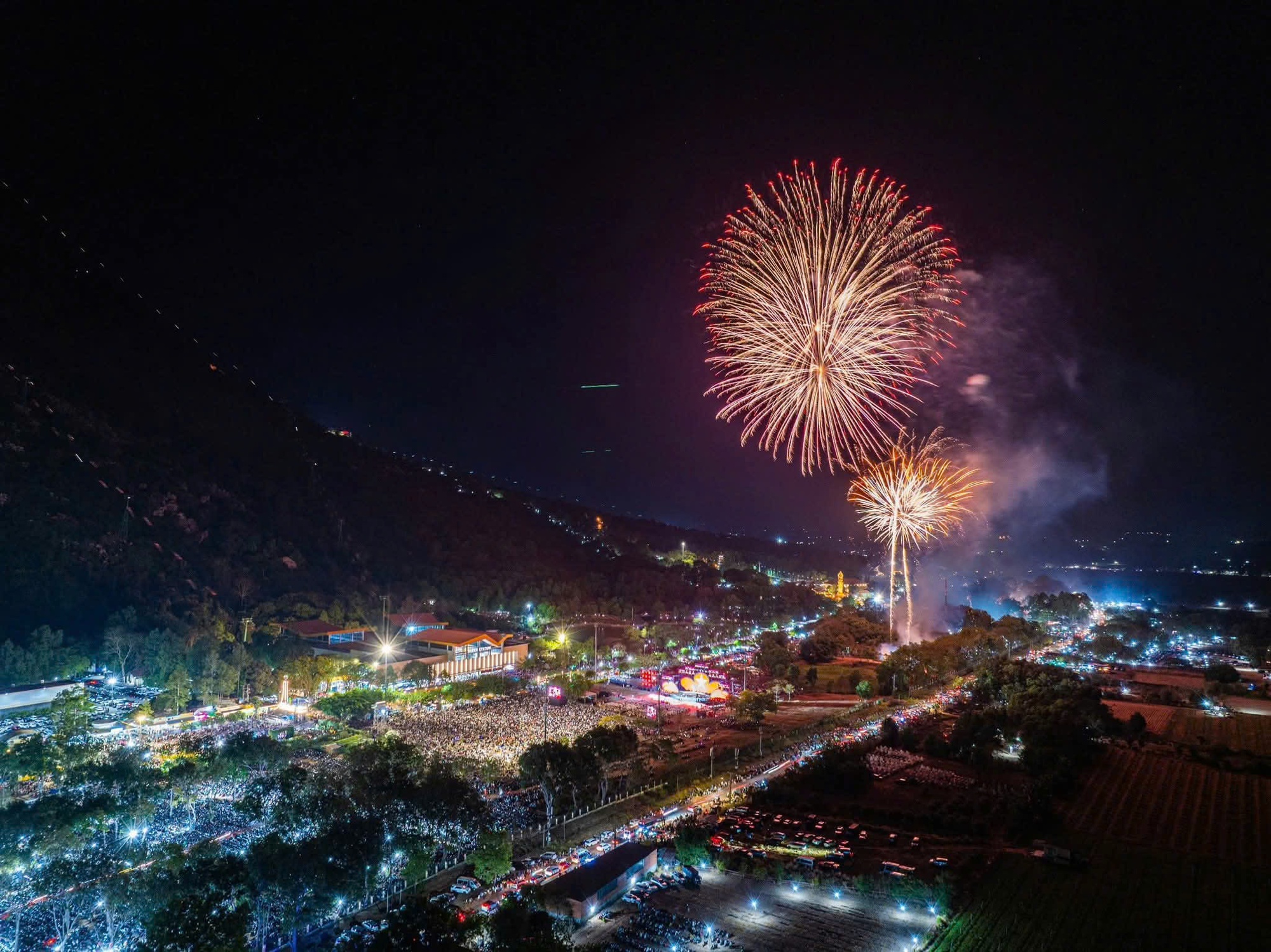 300.000 người đổ về Hội Xu&acirc;n n&uacute;i B&agrave; Đen năm 2026- Ảnh 18.