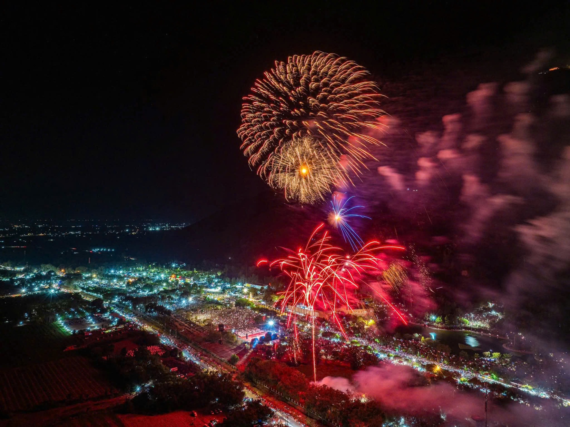 300.000 người đổ về Hội Xu&acirc;n n&uacute;i B&agrave; Đen năm 2026- Ảnh 19.