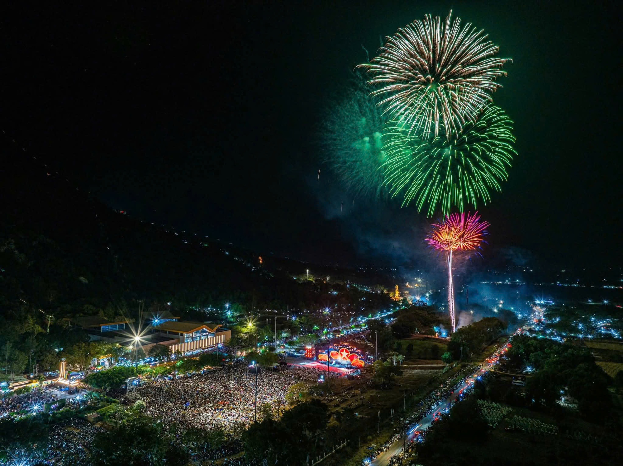 300.000 người đổ về Hội Xu&acirc;n n&uacute;i B&agrave; Đen năm 2026- Ảnh 20.