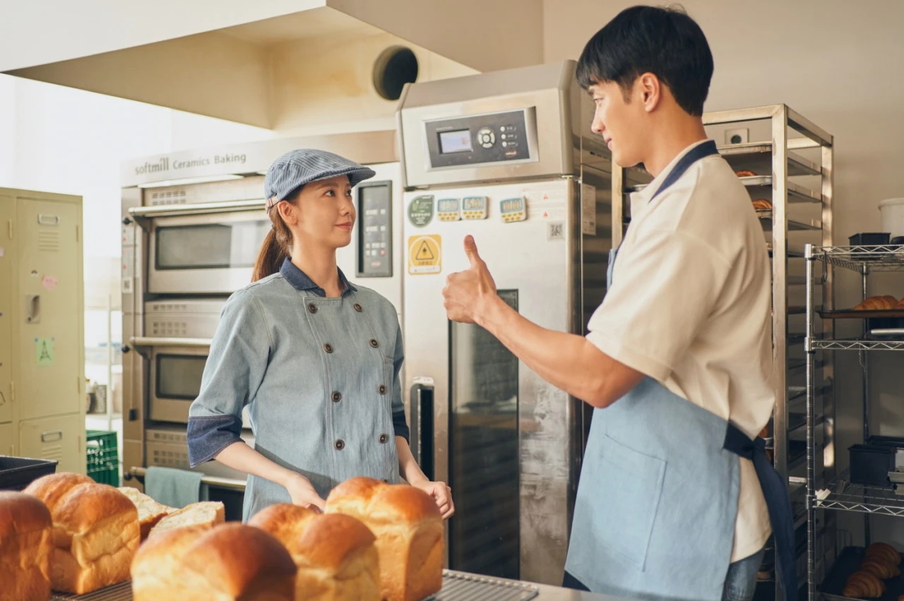 Phim Tết vừa chiếu đ&atilde; đ&aacute; hết bom tấn kh&aacute;c ra m&eacute; mương: Nữ ch&iacute;nh ngắm 1000 lần vẫn đẹp, chưa xem th&igrave; xem gấp- Ảnh 6.