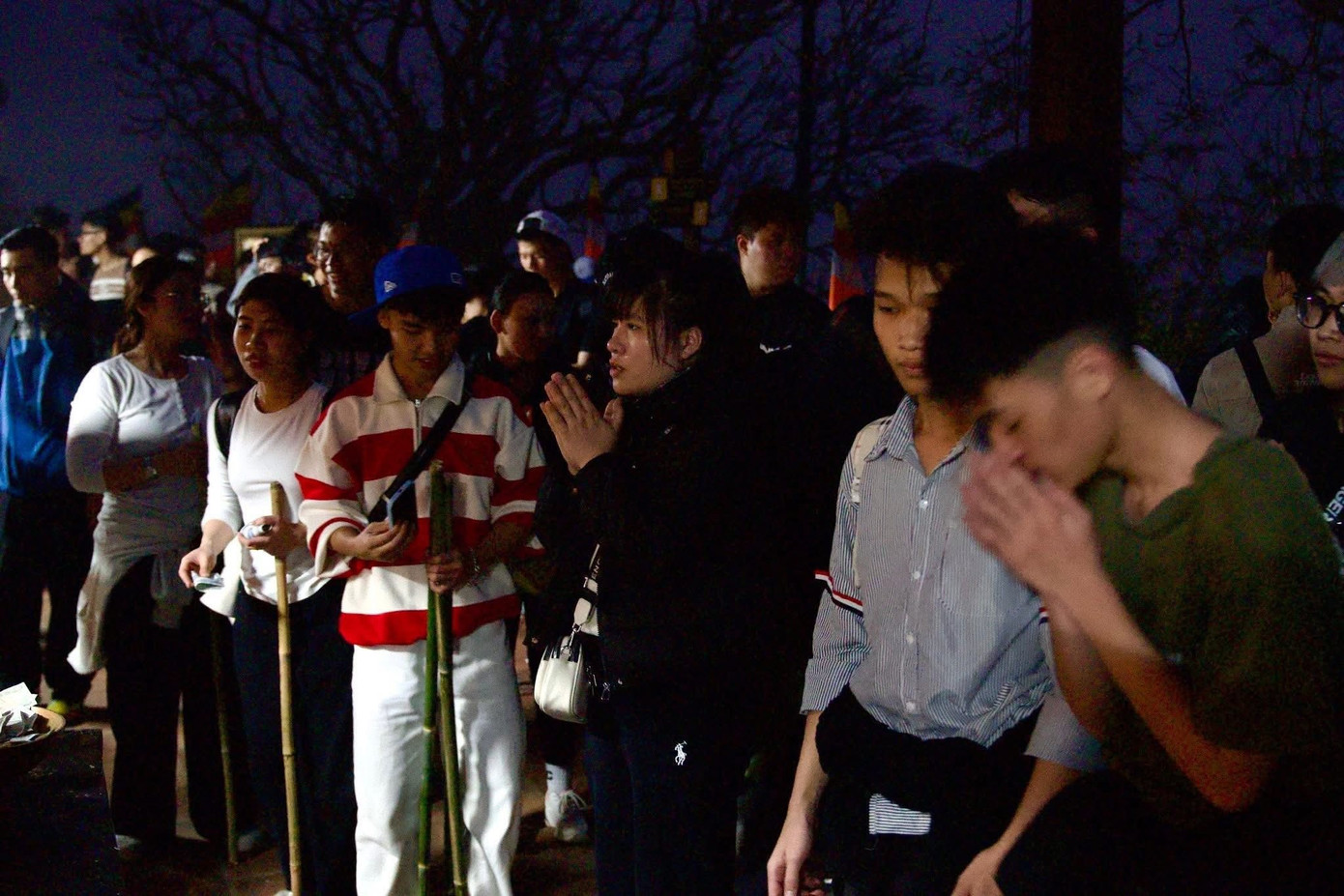 Biển người đổ về Y&ecirc;n Tử- Ảnh 9.