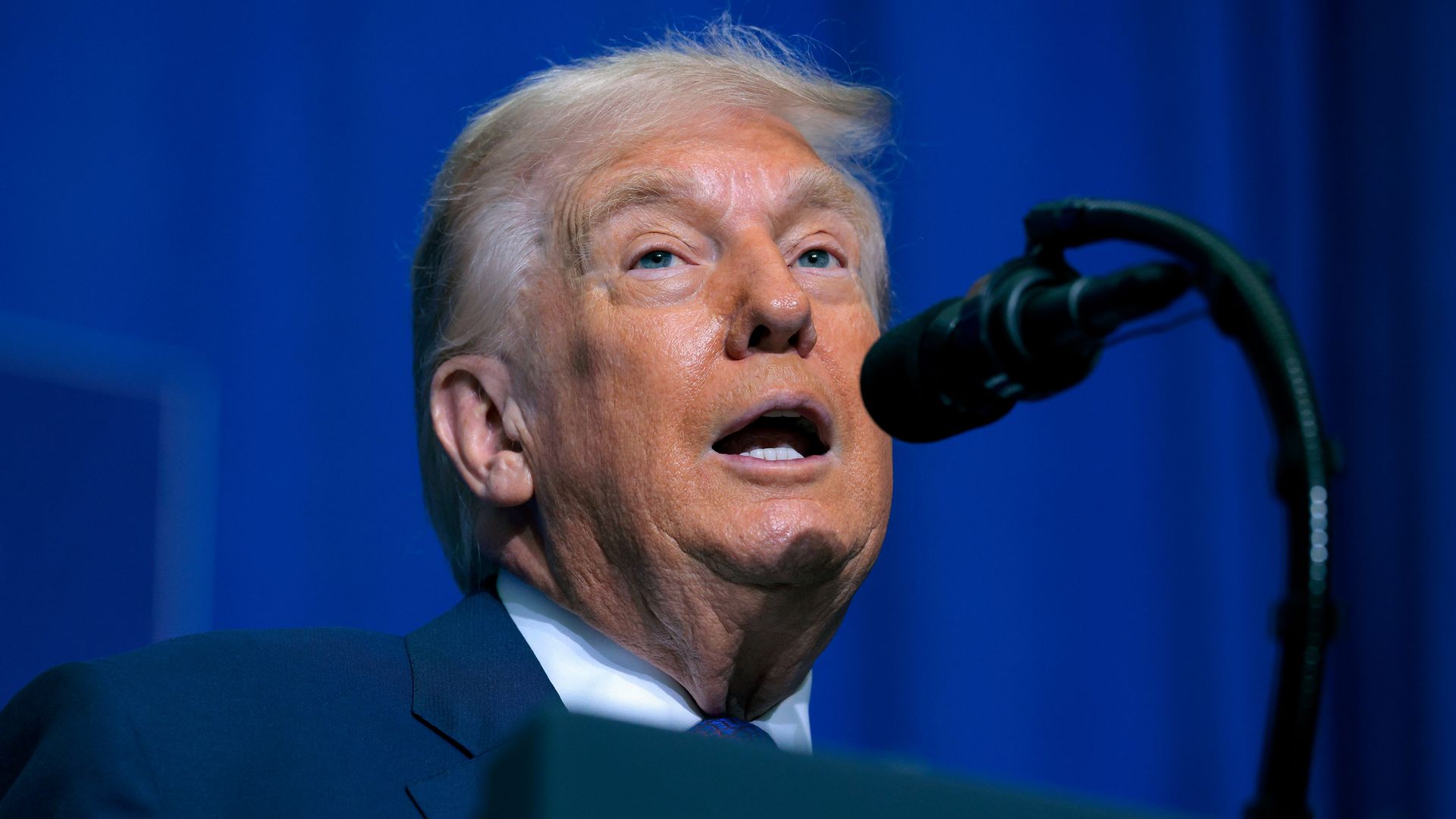 Trump ra lệnh c&ocirc;ng khai hồ sơ về vật thể bay kh&ocirc;ng x&aacute;c định! C&aacute;c nh&agrave; khoa học cảnh b&aacute;o: Sự thật c&oacute; thể đ&aacute;ng sợ hơn tưởng tượng- Ảnh 1.