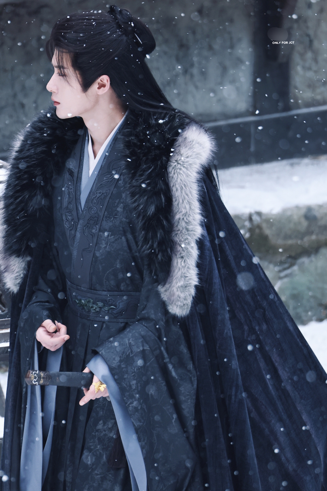 Vạn sự đều c&oacute; gi&aacute; chỉ visual n&agrave;y v&ocirc; gi&aacute;: Mặt như tranh vẽ c&ograve;n diễn đỉnh, cao th&ecirc;m 10cm th&igrave; c&oacute; cả thế giới- Ảnh 8.