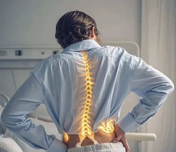 Người đ&agrave;n &ocirc;ng 33 tuổi bị đau lưng dưới v&agrave;o giữa đ&ecirc;m nhưng kh&ocirc;ng đi kh&aacute;m v&igrave; nghĩ chỉ l&agrave; "căng cơ lưng": &Ocirc;ng qua đời v&agrave;o ng&agrave;y h&ocirc;m sau- Ảnh 3.