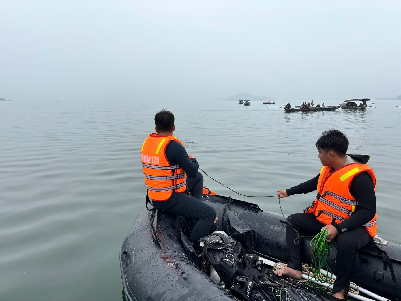 Lật tung l&ograve;ng hồ t&igrave;m kiếm nạn nh&acirc;n mất t&iacute;ch vụ ch&igrave;m t&agrave;u ở Th&aacute;c B&agrave;- Ảnh 11.