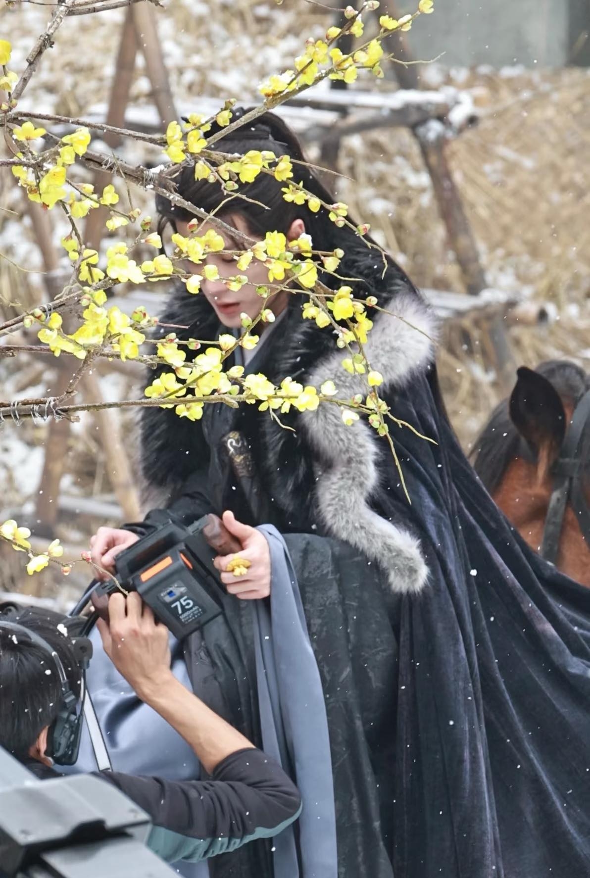 Vạn sự đều c&oacute; gi&aacute; chỉ visual n&agrave;y v&ocirc; gi&aacute;: Mặt như tranh vẽ c&ograve;n diễn đỉnh, cao th&ecirc;m 10cm th&igrave; c&oacute; cả thế giới- Ảnh 9.