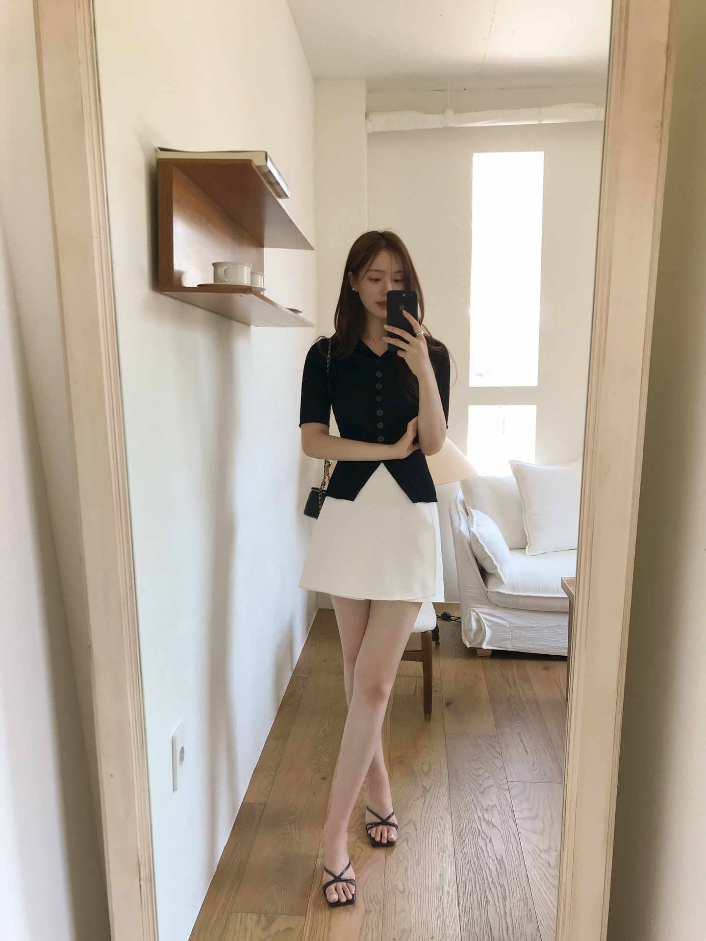 Rất đơn giản nhưng không phải ai cũng biết: 3 mẫu giày mix với chân váy ngắn giúp chân dài miên man- Ảnh 6.