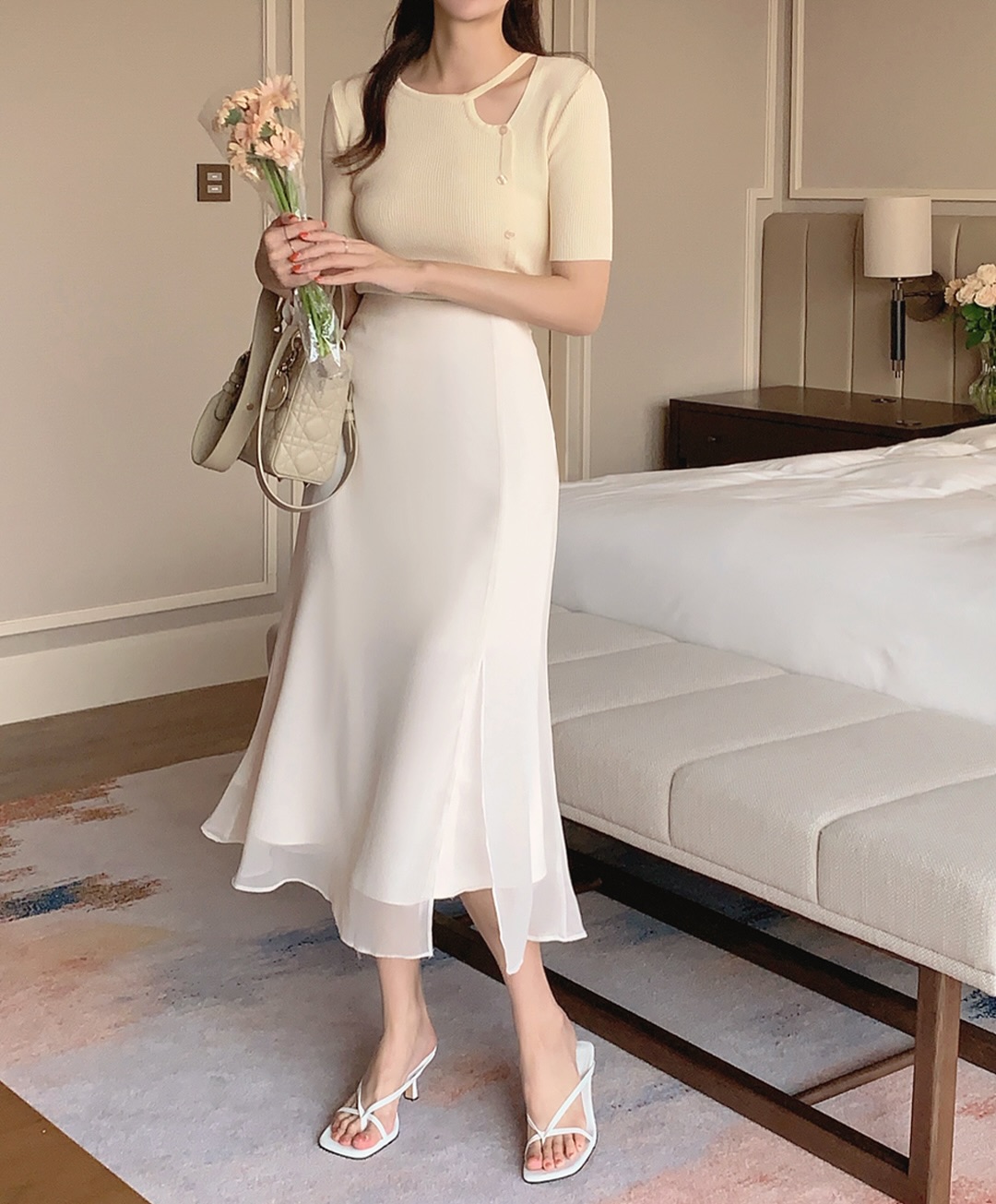 Xu hướng ch&acirc;n v&aacute;y c&ocirc;ng sở 2026 l&agrave; 4 kiểu đơn giản nhưng mặc l&ecirc;n cực sang- Ảnh 4.