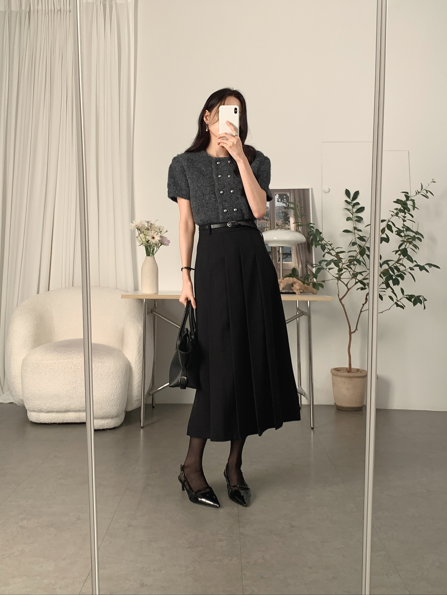 Xu hướng ch&acirc;n v&aacute;y c&ocirc;ng sở 2026 l&agrave; 4 kiểu đơn giản nhưng mặc l&ecirc;n cực sang- Ảnh 7.