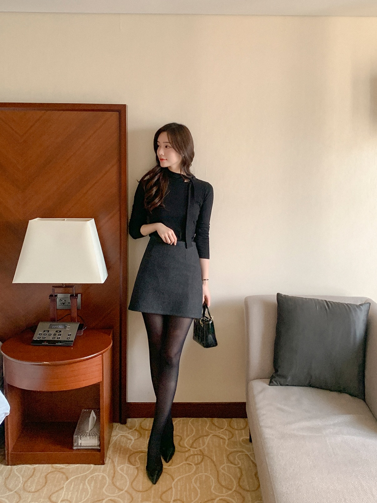 Rất đơn giản nhưng không phải ai cũng biết: 3 mẫu giày mix với chân váy ngắn giúp chân dài miên man- Ảnh 3.