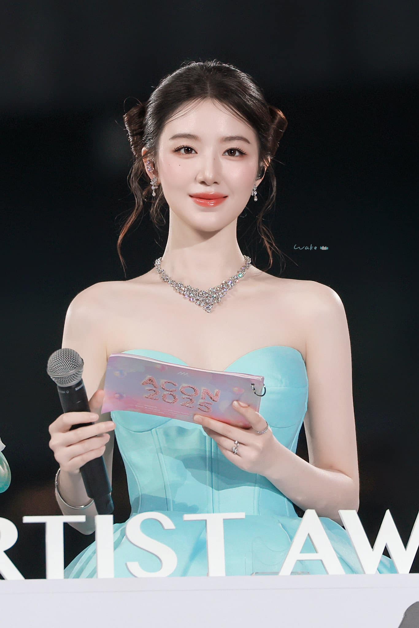 Mỹ nh&acirc;n đi h&aacute;t 8 năm vẫn l&agrave; b&igrave;nh hoa di động: Bị ch&ecirc; live dở - nhảy ch&aacute;n, ri&ecirc;ng nhan sắc l&agrave; ngoại lệ kh&ocirc;ng thể c&atilde;i- Ảnh 11.