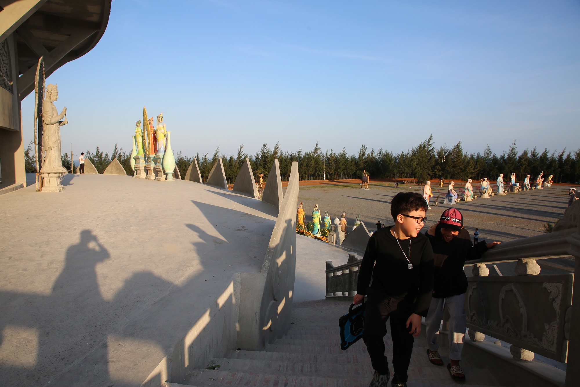 Cận cảnh ng&ocirc;i ch&ugrave;a c&oacute; tượng Quan &Acirc;m cao nhất Đ&ocirc;ng Nam &Aacute; ở Quảng Ng&atilde;i, từ đ&acirc;y c&oacute; thể nh&igrave;n thấy cả đảo L&yacute; Sơn- Ảnh 7.