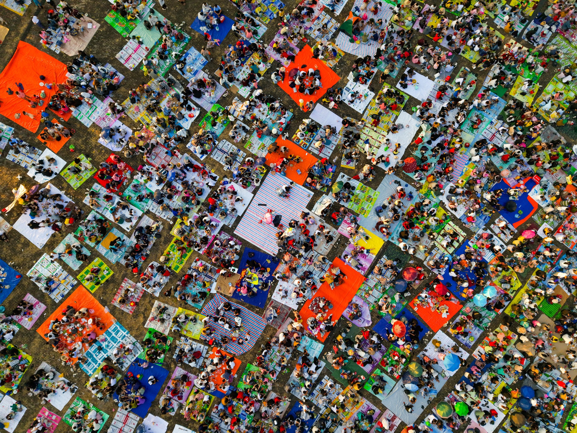 1 nơi ở Việt Nam h&uacute;t gần 157.000 lượt kh&aacute;ch trong 1 ng&agrave;y, ken đặc người 