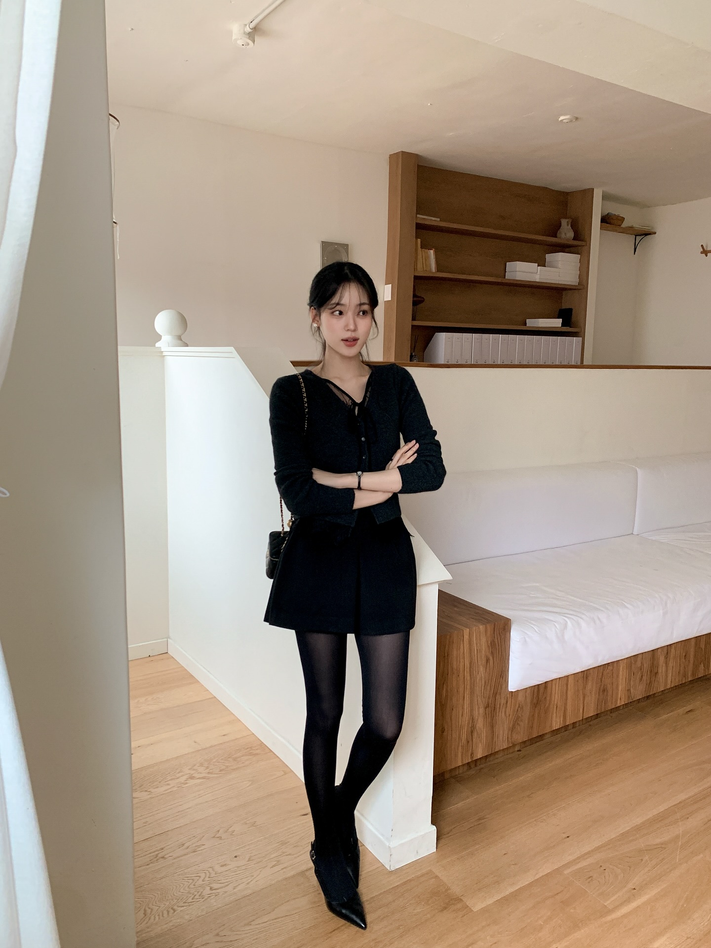 Rất đơn giản nhưng không phải ai cũng biết: 3 mẫu giày mix với chân váy ngắn giúp chân dài miên man- Ảnh 4.