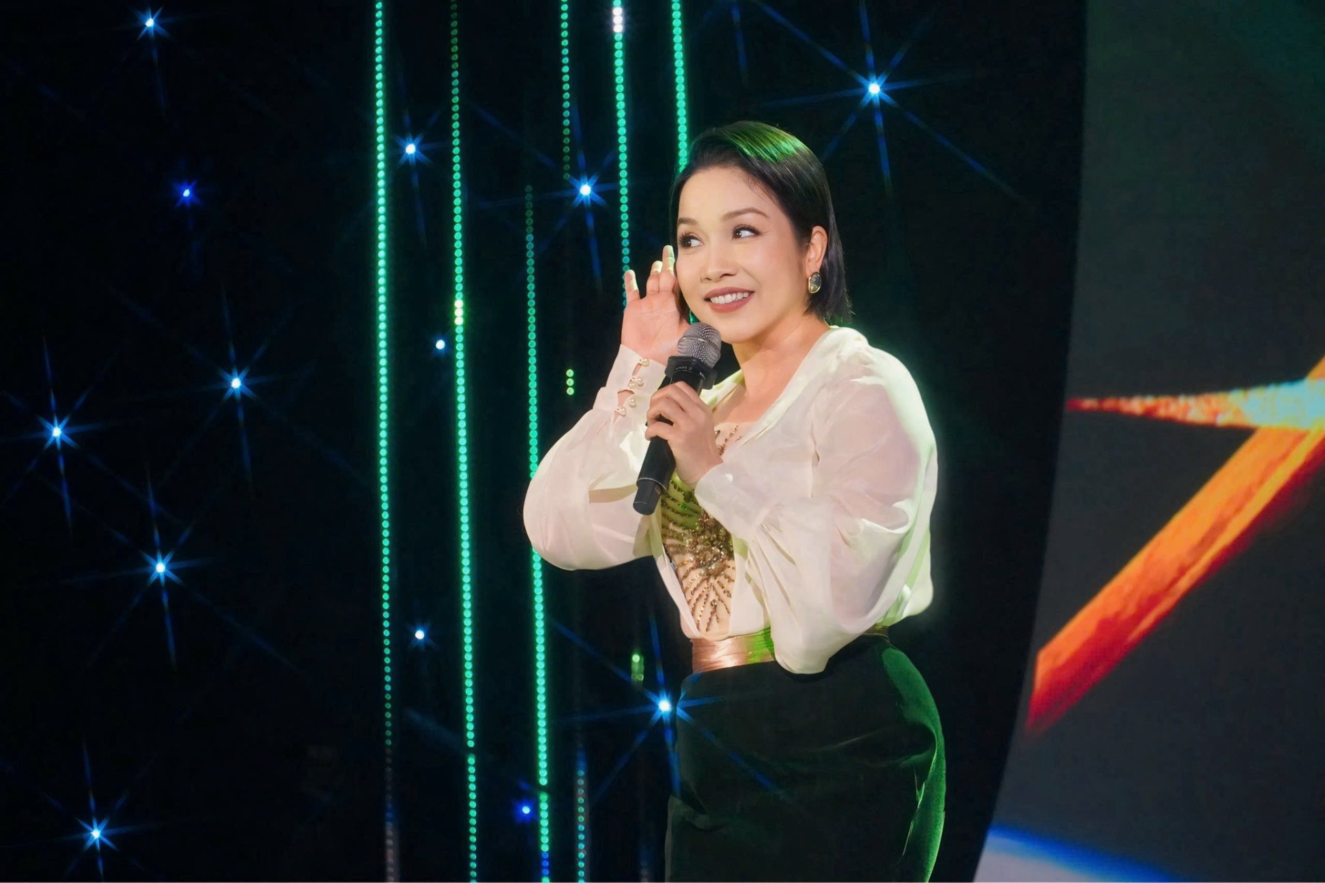 Nữ ca sĩ sống cuộc đời rực rỡ nhất Vbiz: Nhan sắc t&agrave;i năng c&oacute; thừa, cả nước biết mặt, gia đ&igrave;nh hạnh ph&uacute;c- Ảnh 5.