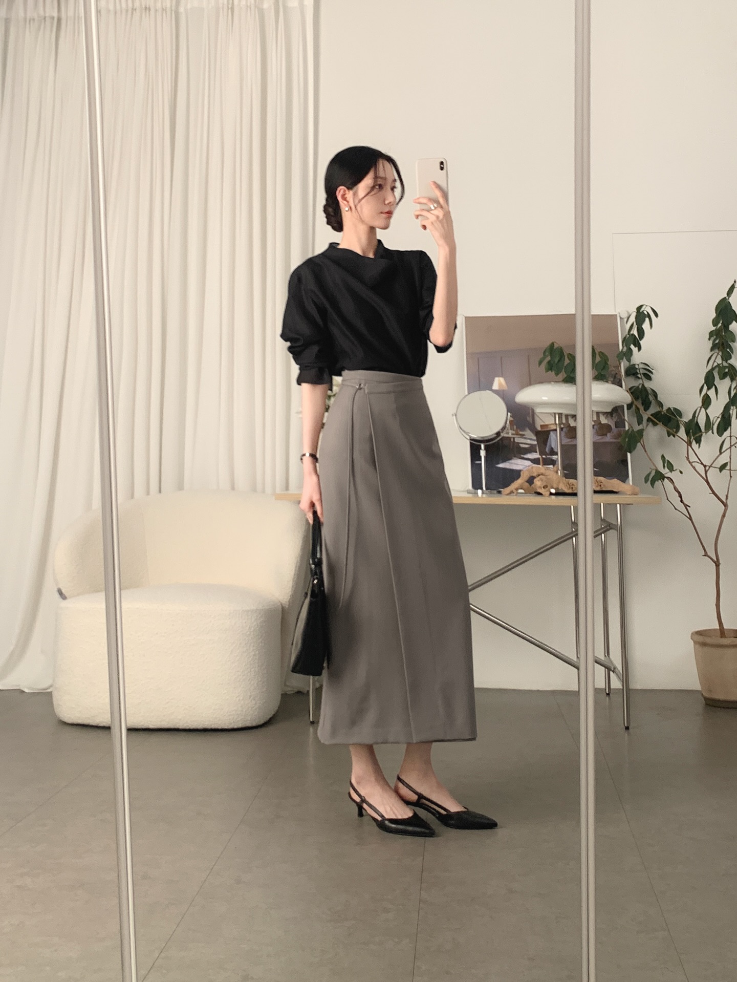 Xu hướng ch&acirc;n v&aacute;y c&ocirc;ng sở 2026 l&agrave; 4 kiểu đơn giản nhưng mặc l&ecirc;n cực sang- Ảnh 5.