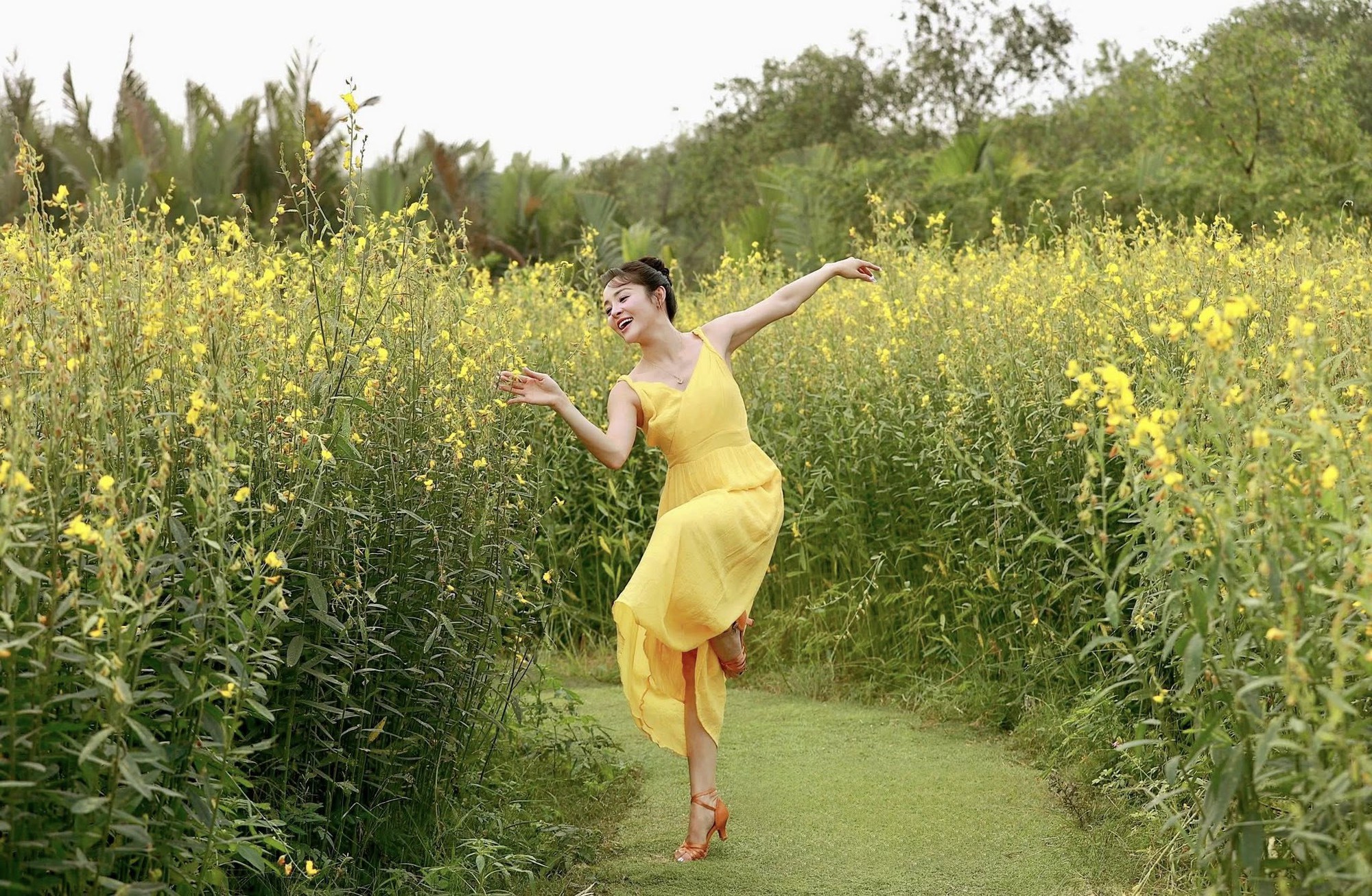 Ngắm nhan sắc rạng rỡ của kiện tướng Đặng Thu Hương - bạn nhảy c&ugrave;ng Phan Hiển gi&agrave;nh 3 HCV SEA Games- Ảnh 7.