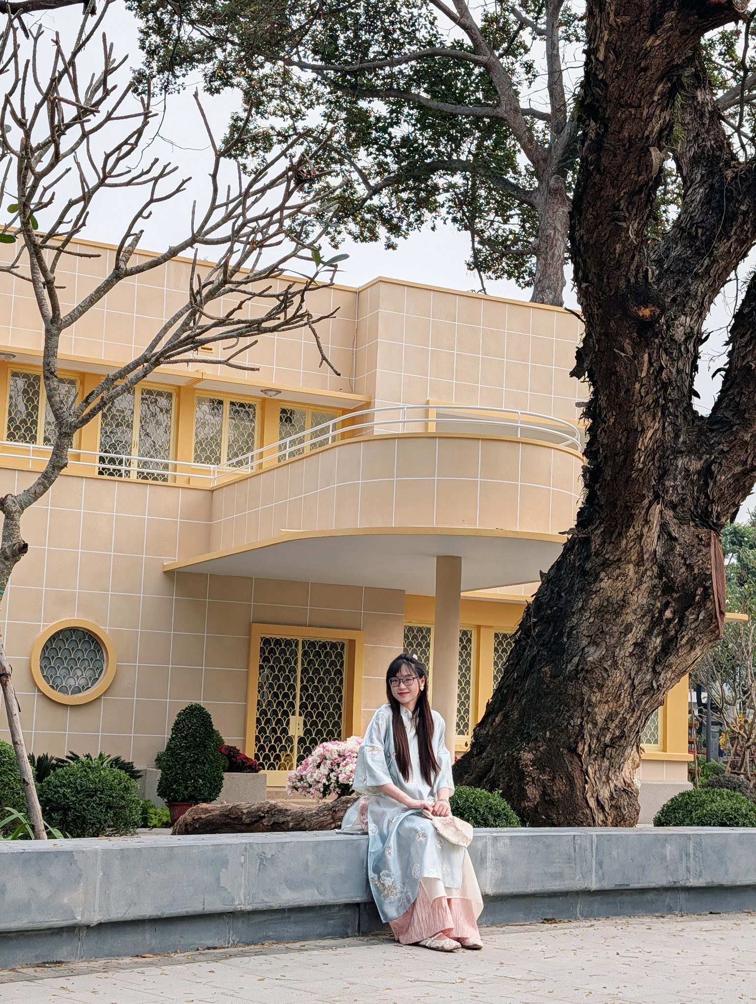 Mặc kệ ngày mai đi làm, hội nàng thơ vẫn chen chúc tại điểm check-in “lột xác” ngoạn mục nhất TP.HCM- Ảnh 6. Mặc kệ ngày mai đi làm, hội nàng thơ vẫn chen chúc tại điểm check-in “lột xác” ngoạn mục nhất TP.HCM- Ảnh 6.