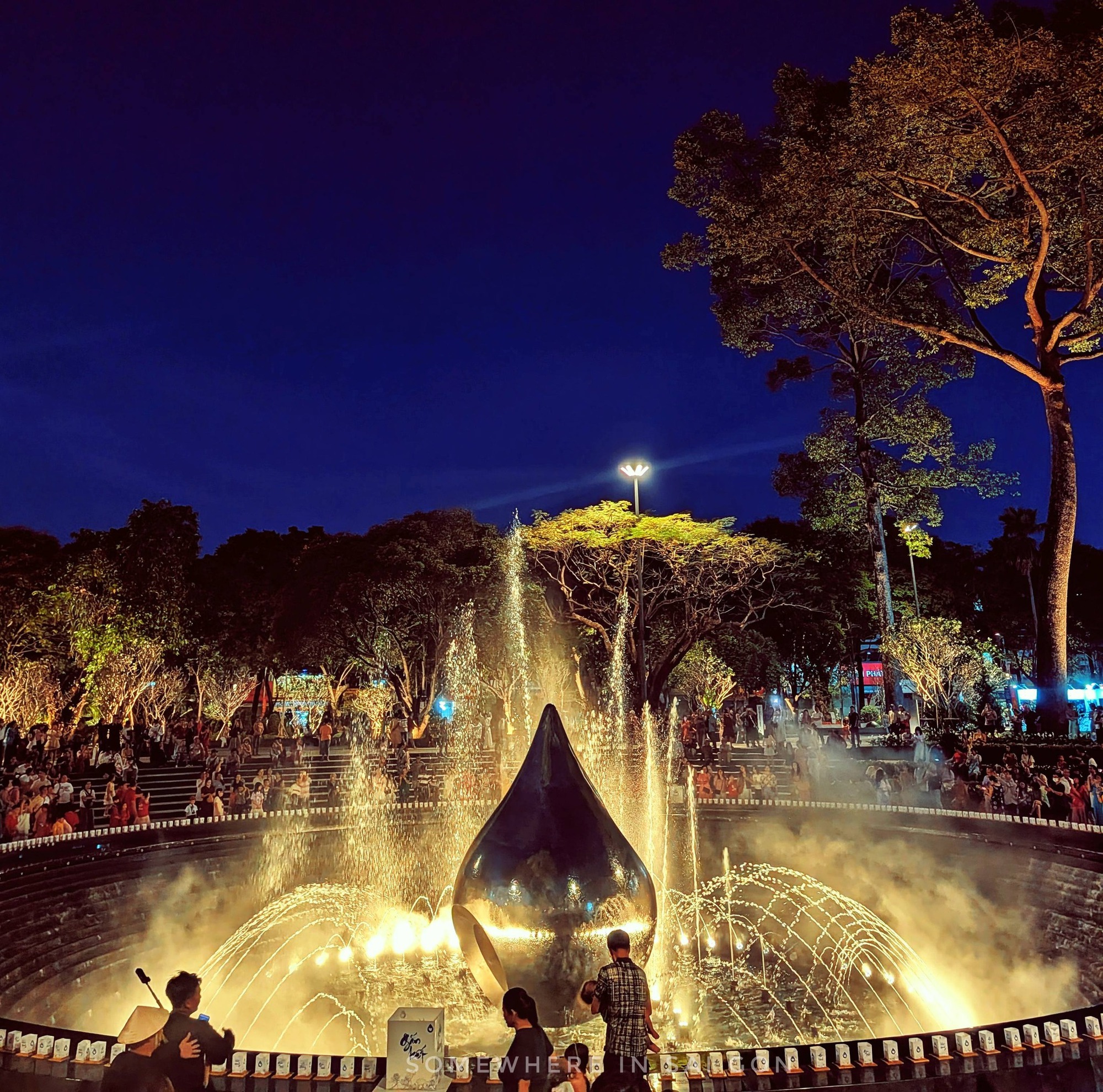 Mặc kệ ngày mai đi làm, hội nàng thơ vẫn chen chúc tại điểm check-in “lột xác” ngoạn mục nhất TP.HCM- Ảnh 2. Mặc kệ ngày mai đi làm, hội nàng thơ vẫn chen chúc tại điểm check-in “lột xác” ngoạn mục nhất TP.HCM- Ảnh 2.