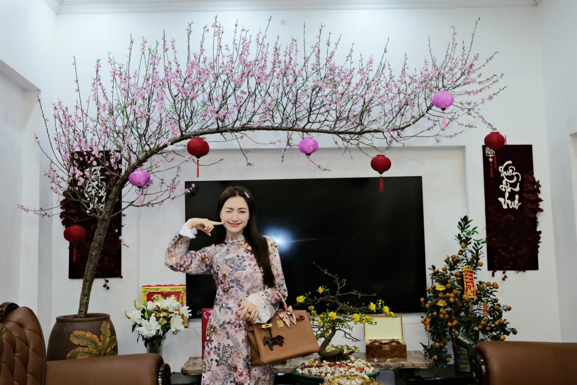 &Aacute;o d&agrave;i Tết 2026 của sao Việt: To&agrave;n thiết kế local brand xinh như mộng, c&agrave;ng ngắm c&agrave;ng say đắm- Ảnh 9.