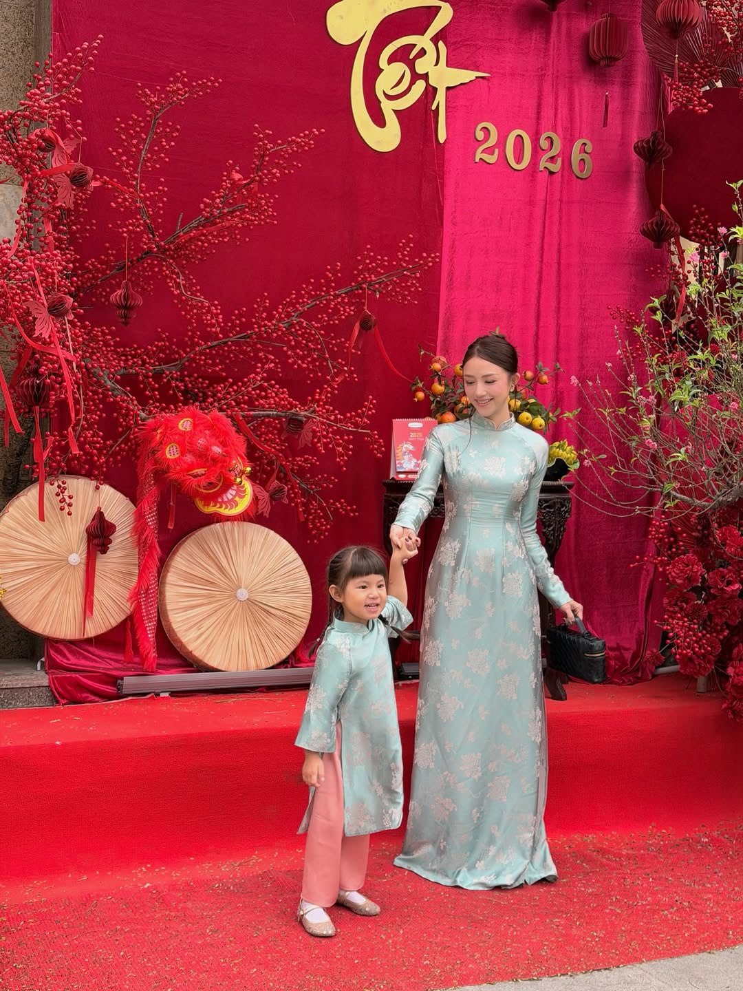 &Aacute;o d&agrave;i Tết 2026 của sao Việt: To&agrave;n thiết kế local brand xinh như mộng, c&agrave;ng ngắm c&agrave;ng say đắm- Ảnh 1.