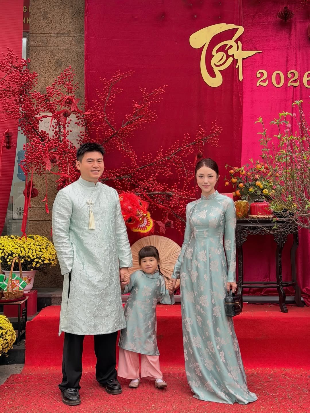 &Aacute;o d&agrave;i Tết 2026 của sao Việt: To&agrave;n thiết kế local brand xinh như mộng, c&agrave;ng ngắm c&agrave;ng say đắm- Ảnh 4.