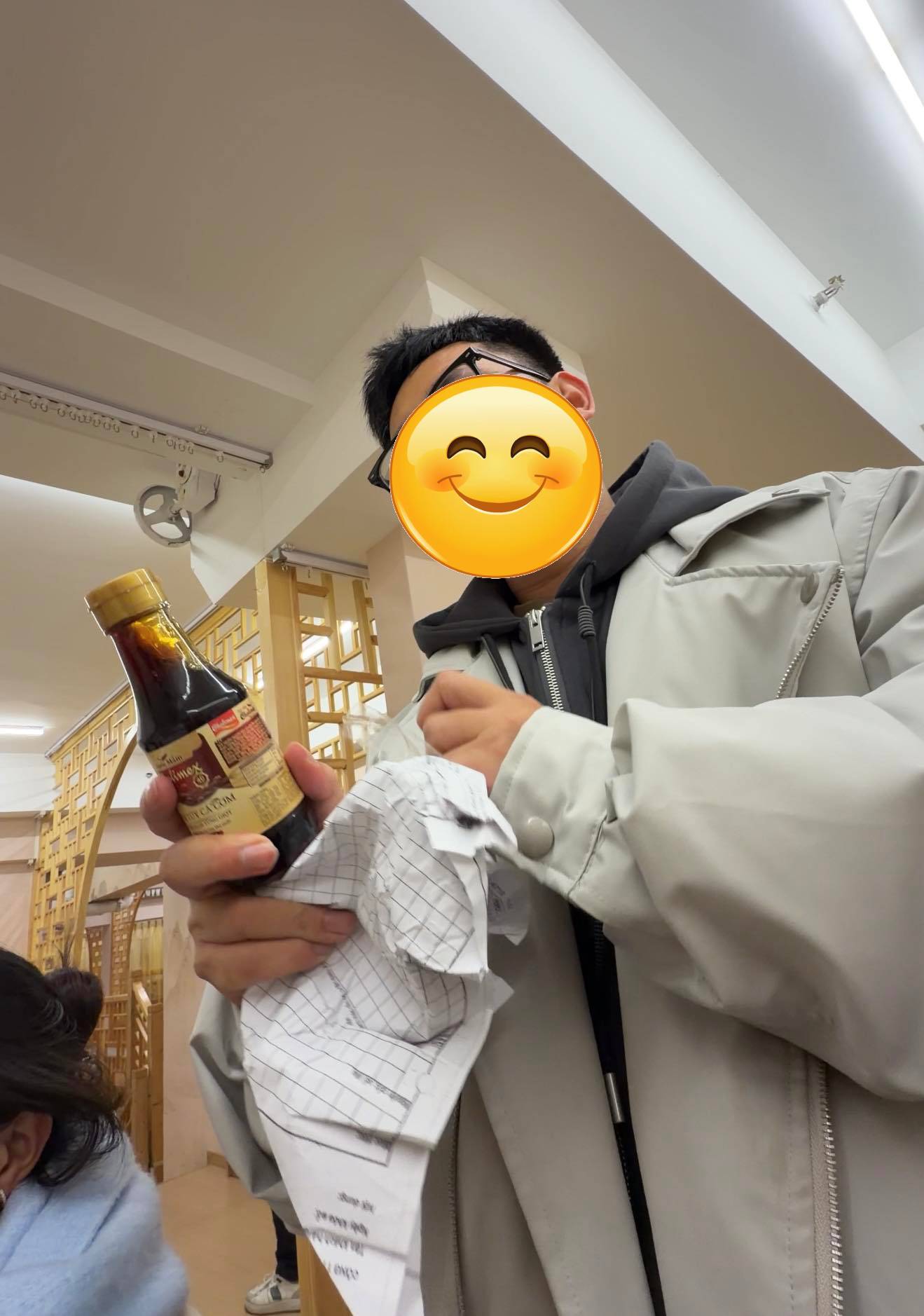 Du lịch Trung Quốc, kh&aacute;ch Việt rớt nước mắt khi hướng dẫn vi&ecirc;n lấy ra 2 thứ- Ảnh 2.