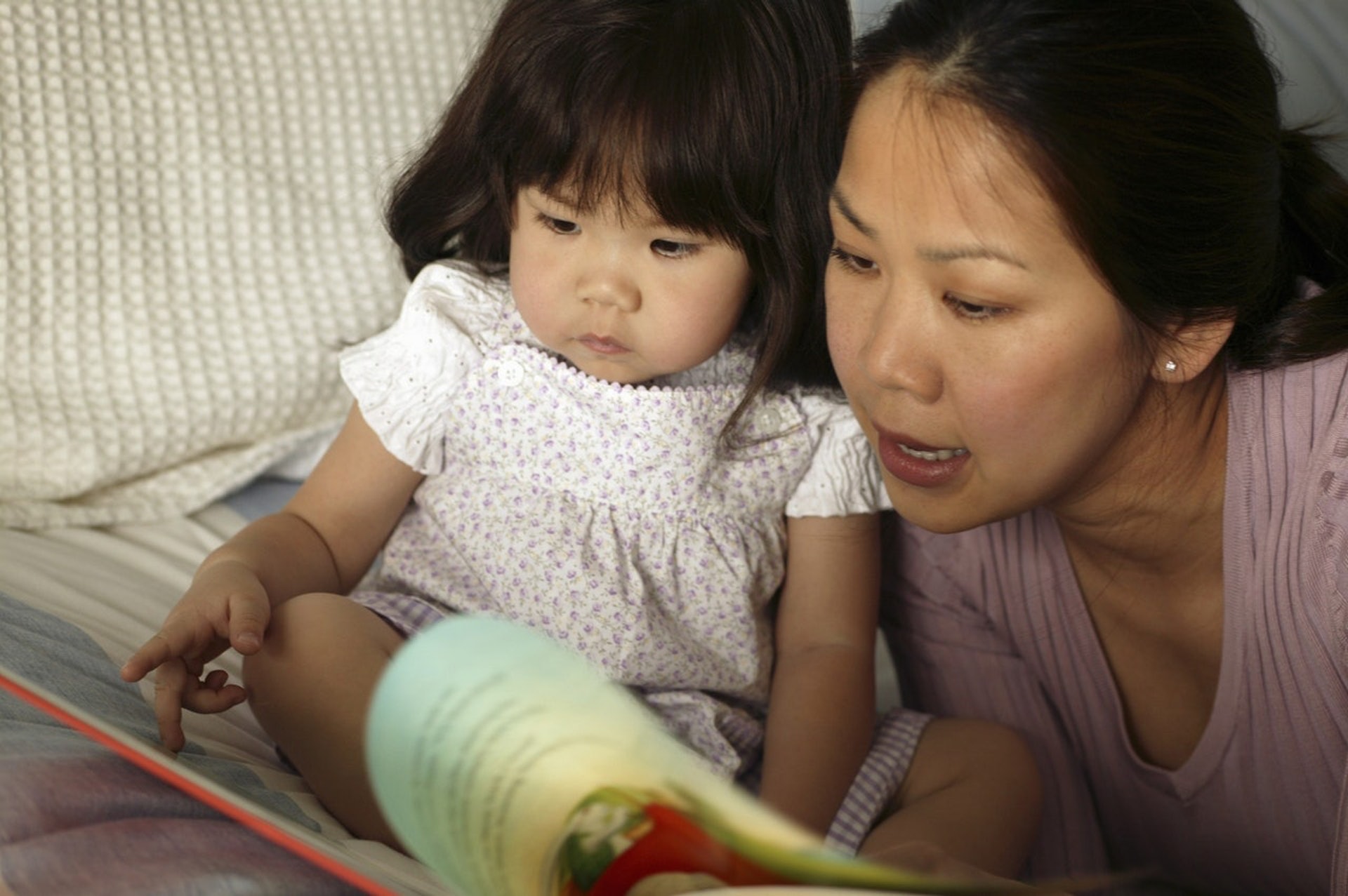 B&aacute;c sĩ v&agrave; gi&aacute;o vi&ecirc;n: Ai dạy con nghi&ecirc;m khắc hơn?- Ảnh 1.