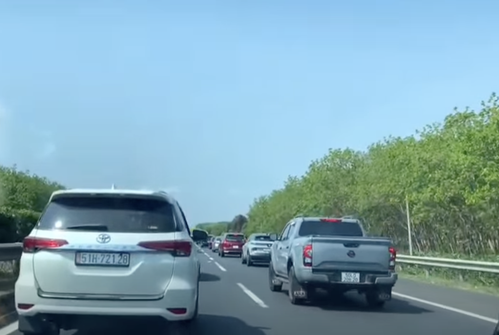 Tai nạn li&ecirc;n ho&agrave;n giữa 7 &ocirc; t&ocirc; tr&ecirc;n cao tốc Dầu Gi&acirc;y - Phan Thiết- Ảnh 4.