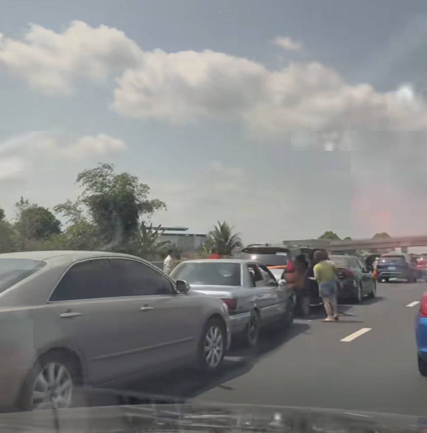 Tai nạn li&ecirc;n ho&agrave;n giữa 7 &ocirc; t&ocirc; tr&ecirc;n cao tốc Dầu Gi&acirc;y - Phan Thiết- Ảnh 2.