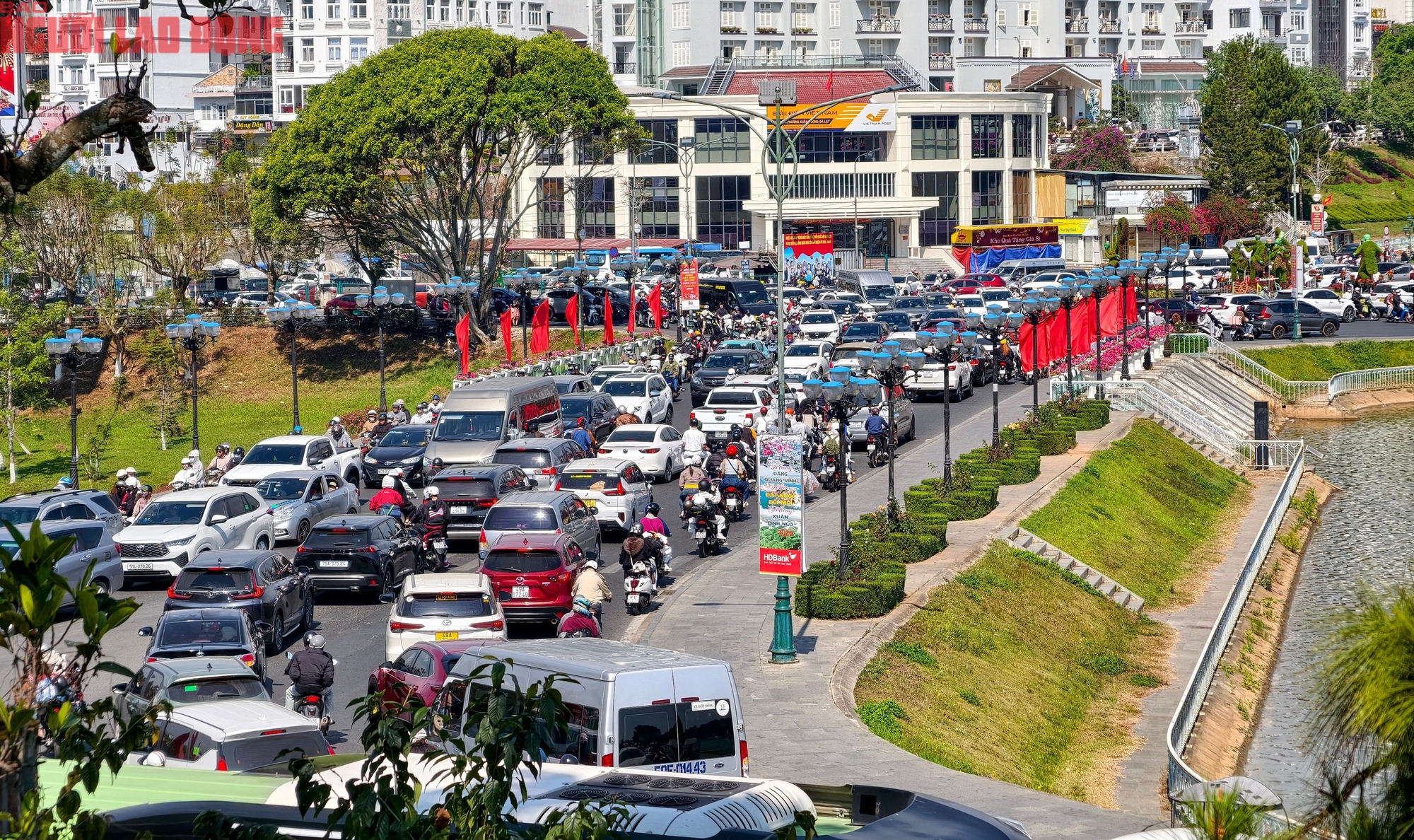 M&ugrave;ng 6 Tết, Đ&agrave; Lạt vẫn rộn r&agrave;ng kh&aacute;ch du xu&acirc;n- Ảnh 1.