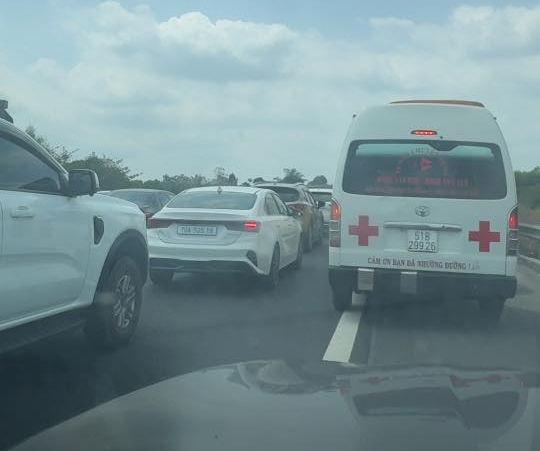 Tai nạn li&ecirc;n ho&agrave;n giữa 7 &ocirc; t&ocirc; tr&ecirc;n cao tốc Dầu Gi&acirc;y - Phan Thiết- Ảnh 3.