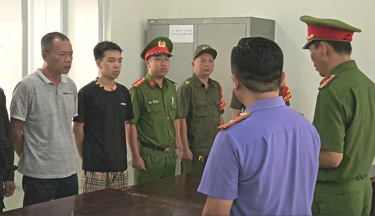 Vụ đuổi đánh du khách ở Vũng Tàu: Tạm giữ chủ quán cơm niêu và nhân viên- Ảnh 1. Vụ đuổi đánh du khách ở Vũng Tàu: Tạm giữ chủ quán cơm niêu và nhân viên- Ảnh 1.