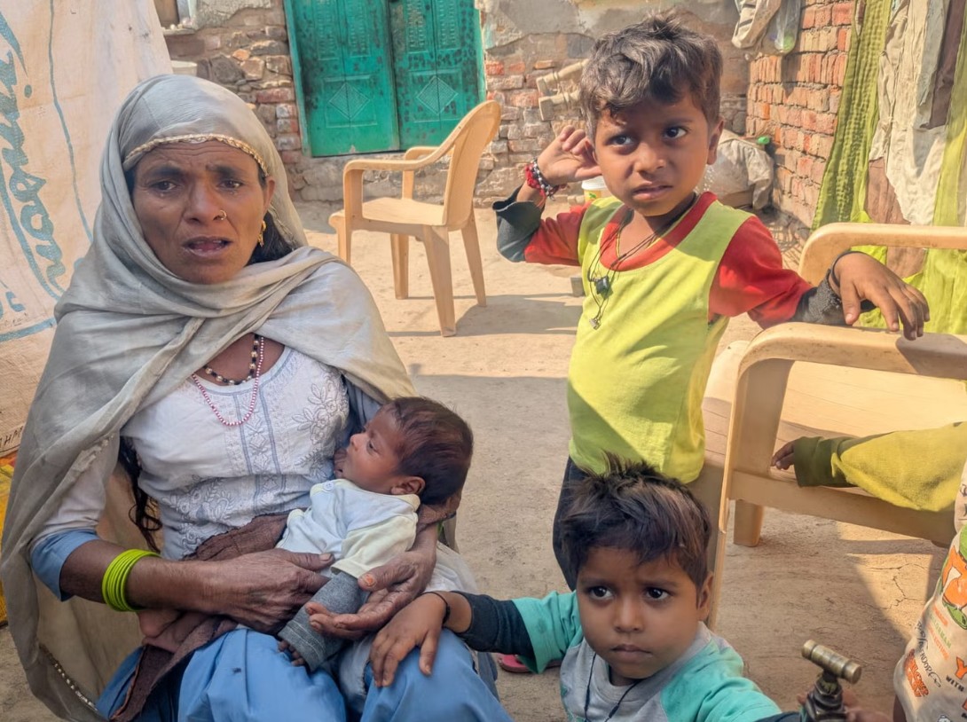 Ấn Độ lập trại y tế d&atilde; chiến, x&eacute;t nghiệm diện rộng sau khi 7 trẻ tử vong li&ecirc;n tiếp chỉ sau 48 giờ ph&aacute;t bệnh- Ảnh 1.