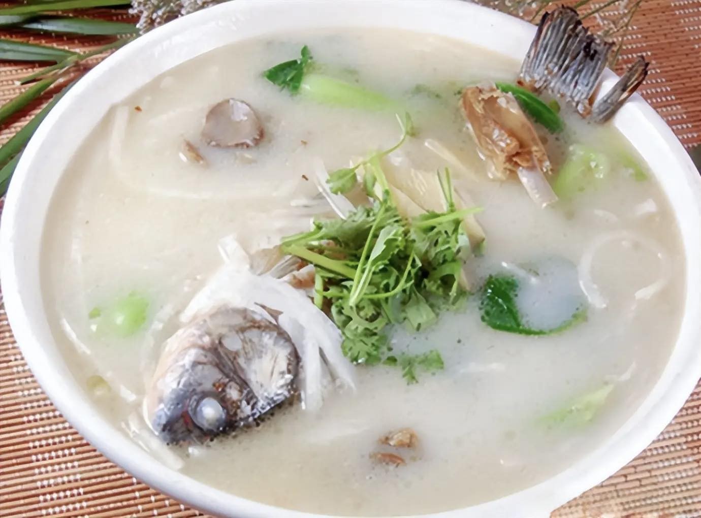 T&ocirc;i mua loại rau n&agrave;y mỗi m&ugrave;a xu&acirc;n về: Nấu 5 m&oacute;n ngon m&agrave; nhanh, h&agrave;m lượng canxi cao gấp 5 lần trứng- Ảnh 11.