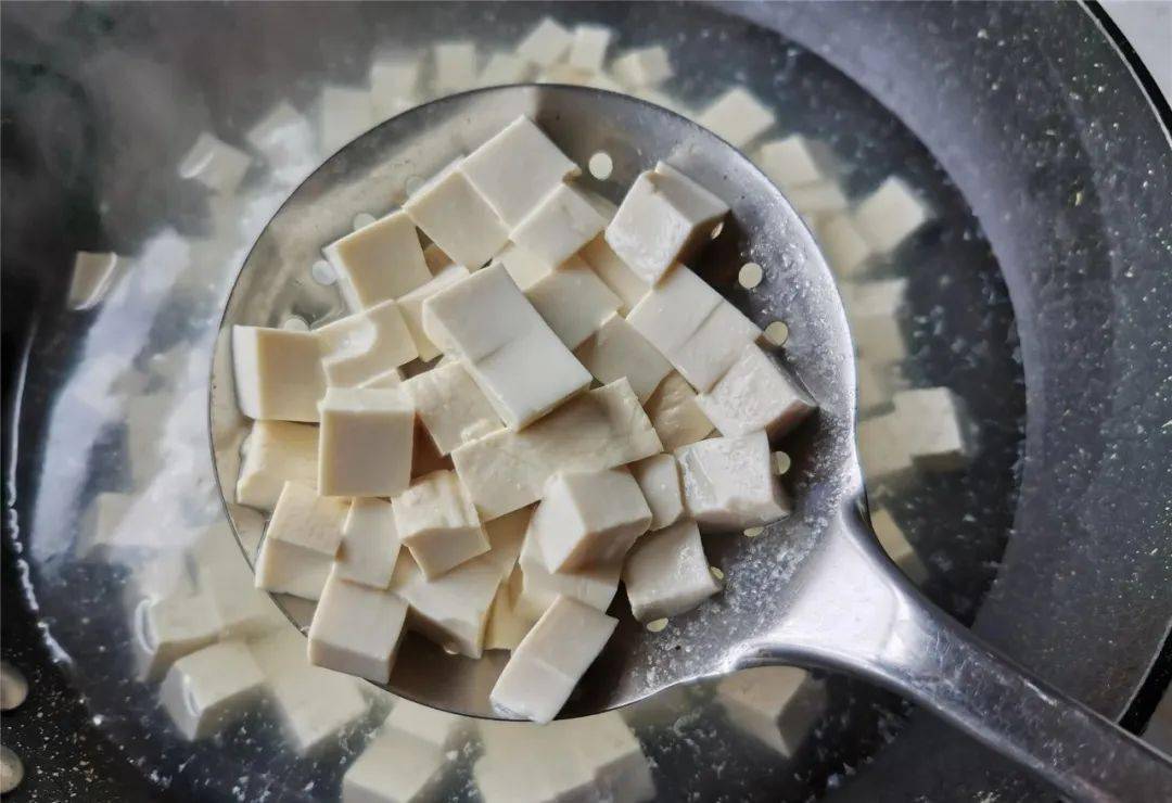 T&ocirc;i mua loại rau n&agrave;y mỗi m&ugrave;a xu&acirc;n về: Nấu 5 m&oacute;n ngon m&agrave; nhanh, h&agrave;m lượng canxi cao gấp 5 lần trứng- Ảnh 3.