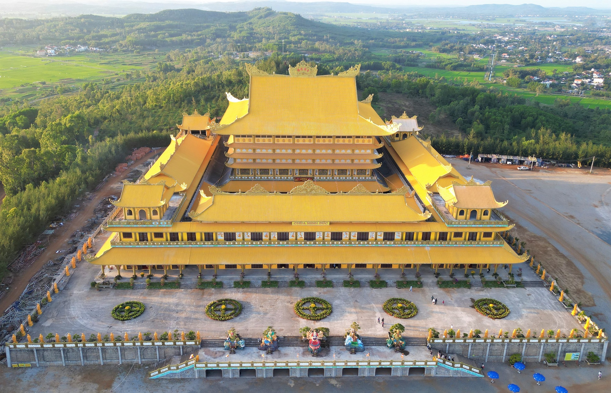 Cận cảnh ng&ocirc;i ch&ugrave;a c&oacute; tượng Quan &Acirc;m cao nhất Đ&ocirc;ng Nam &Aacute; ở Quảng Ng&atilde;i, từ đ&acirc;y c&oacute; thể nh&igrave;n thấy cả đảo L&yacute; Sơn- Ảnh 16.