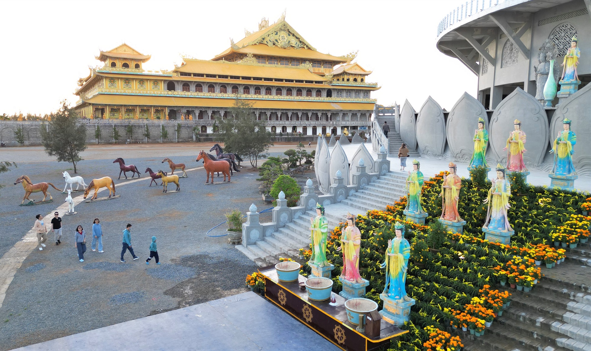 Cận cảnh ng&ocirc;i ch&ugrave;a c&oacute; tượng Quan &Acirc;m cao nhất Đ&ocirc;ng Nam &Aacute; ở Quảng Ng&atilde;i, từ đ&acirc;y c&oacute; thể nh&igrave;n thấy cả đảo L&yacute; Sơn- Ảnh 15.