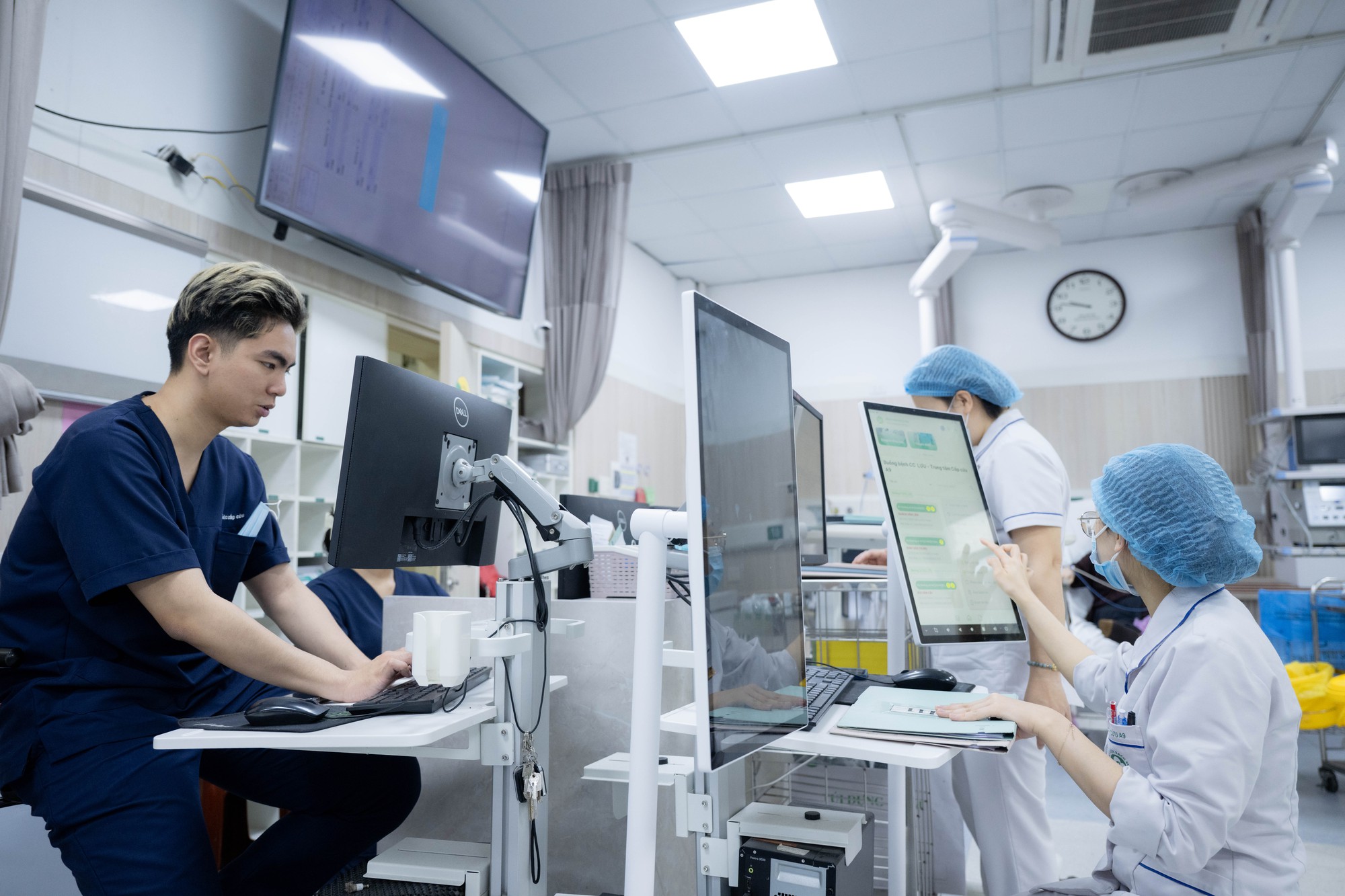 Trung t&acirc;m Cấp cứu A9, Bệnh viện Bạch Mai những ng&agrave;y qua: 80 nh&acirc;n vi&ecirc;n căng m&igrave;nh cứu sống bệnh nh&acirc;n, bỏ qu&ecirc;n c&aacute;i Tết ở ph&iacute;a sau- Ảnh 11.