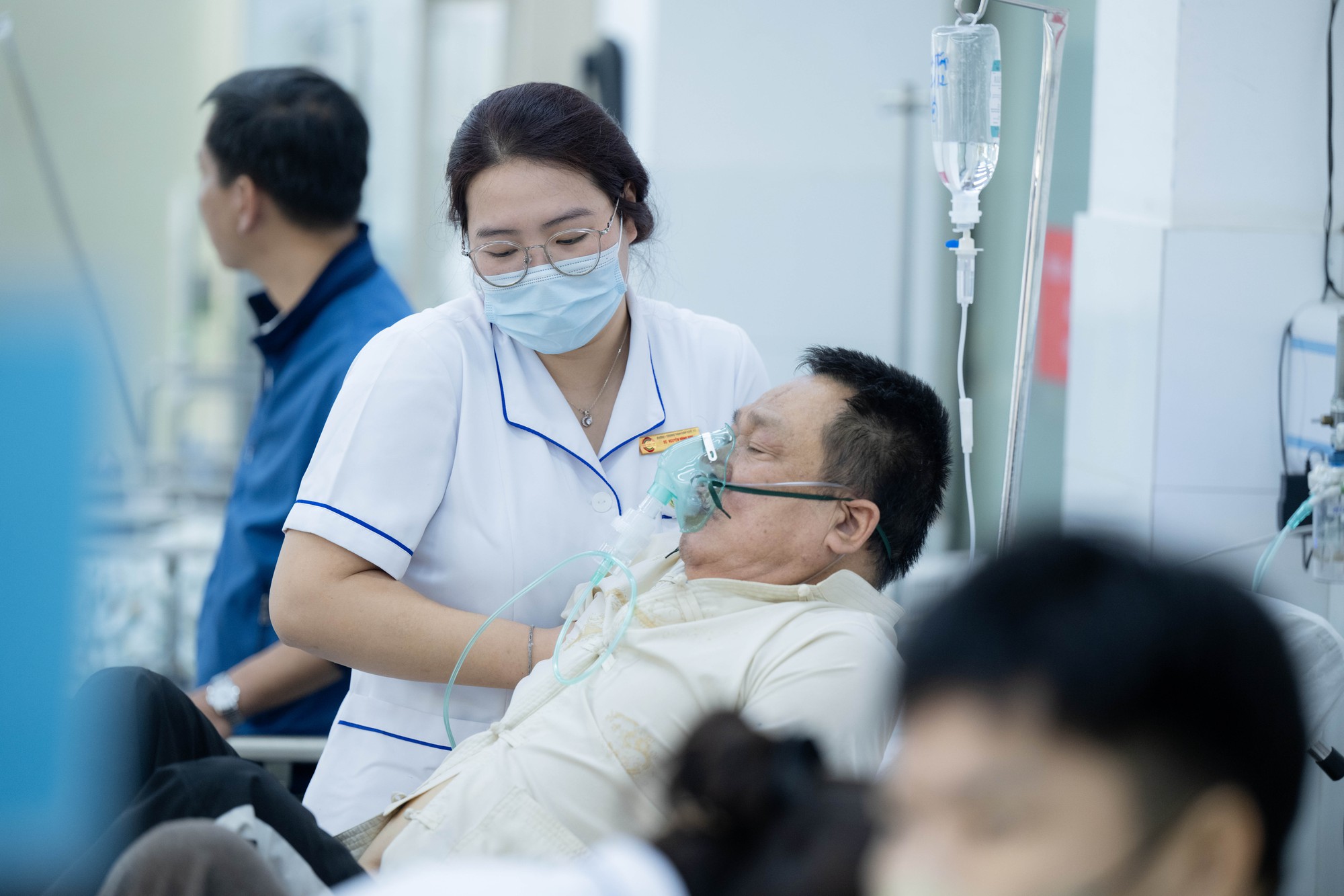 Trung t&acirc;m Cấp cứu A9, Bệnh viện Bạch Mai những ng&agrave;y qua: 80 nh&acirc;n vi&ecirc;n căng m&igrave;nh cứu sống bệnh nh&acirc;n, bỏ qu&ecirc;n c&aacute;i Tết ở ph&iacute;a sau- Ảnh 6.