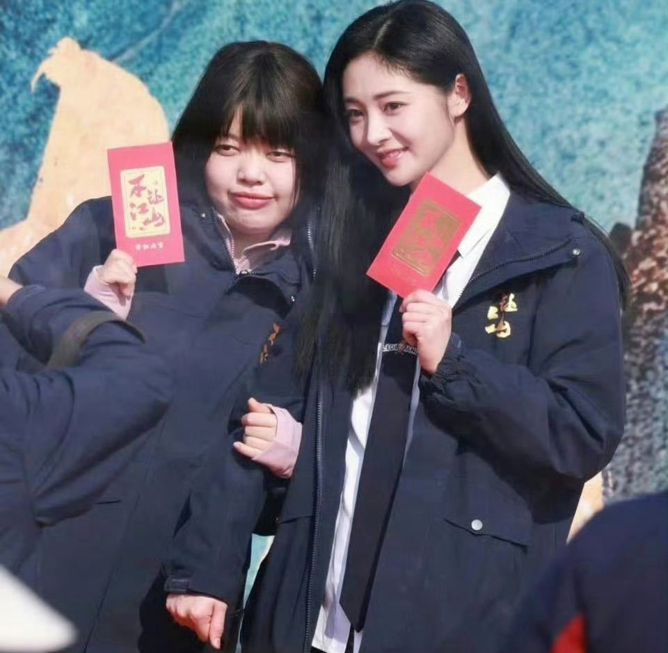 1 nữ diễn vi&ecirc;n c&oacute; khả năng bị đuổi khỏi đo&agrave;n phim, l&yacute; do khiến netizen tức tối 